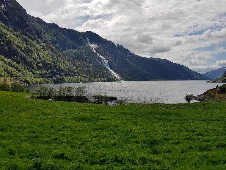 Lei feriehus i Etne og se en av verdens vakreste fosser - Langfossen