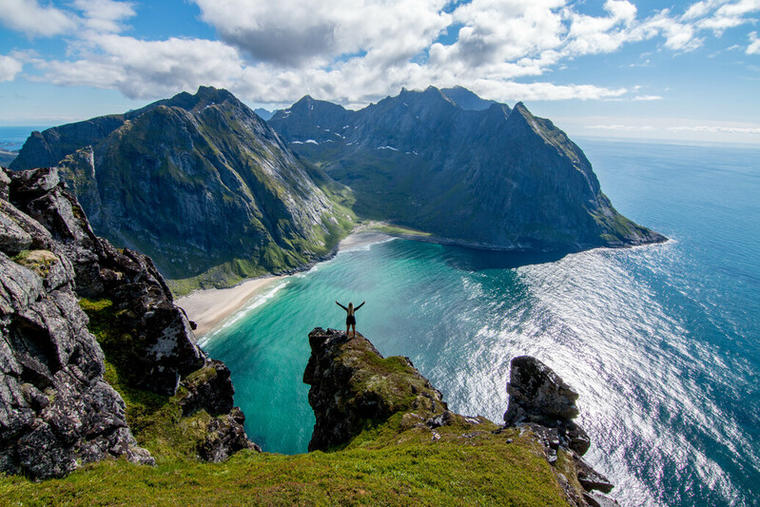 Lofoten er full av fantastiske naturopplevelser som du kan utforske fra en feriebolig fra NOVASOL