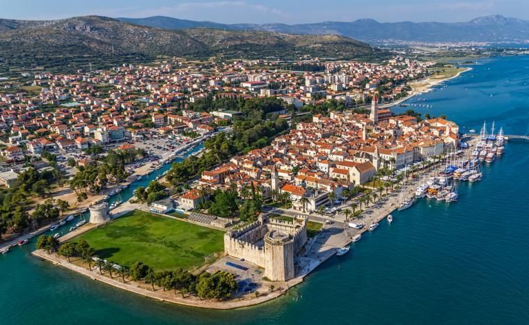 Gamlebyen i Trogir er verdt et besøk på ferien