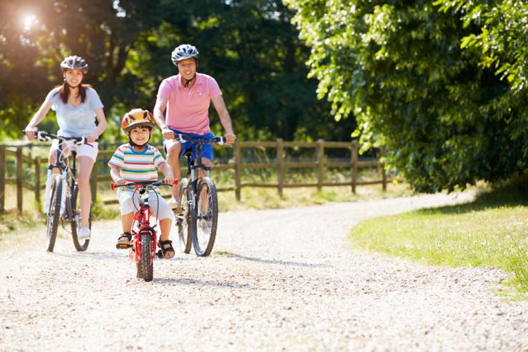 Ta med familien på sykkeltur på ferien i Bayern