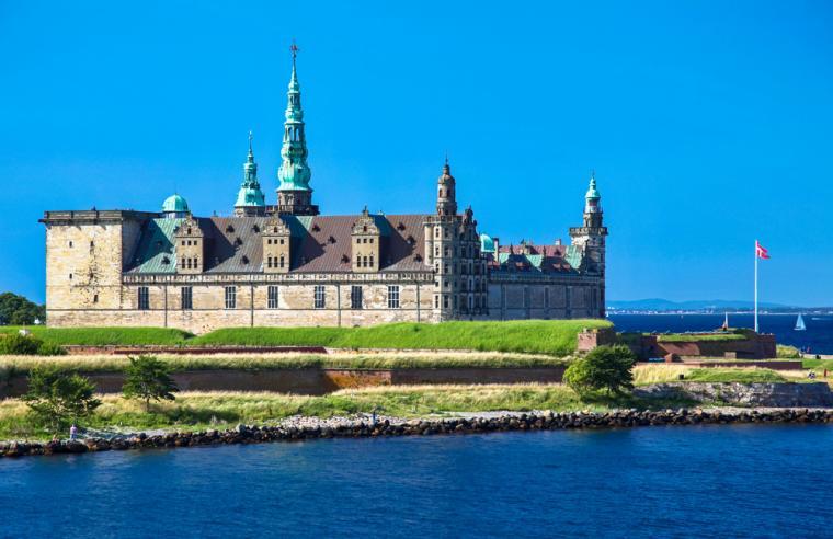 Se Kronborg Slott fra feriehuset i Helsingør