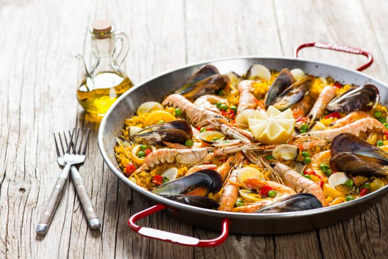 Prøv paella på ferie i Spania