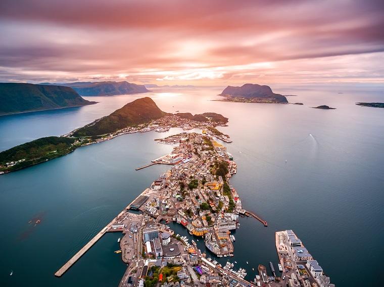 Lei en hytte i Møre og Romsdal og besøk vakre Ålesund